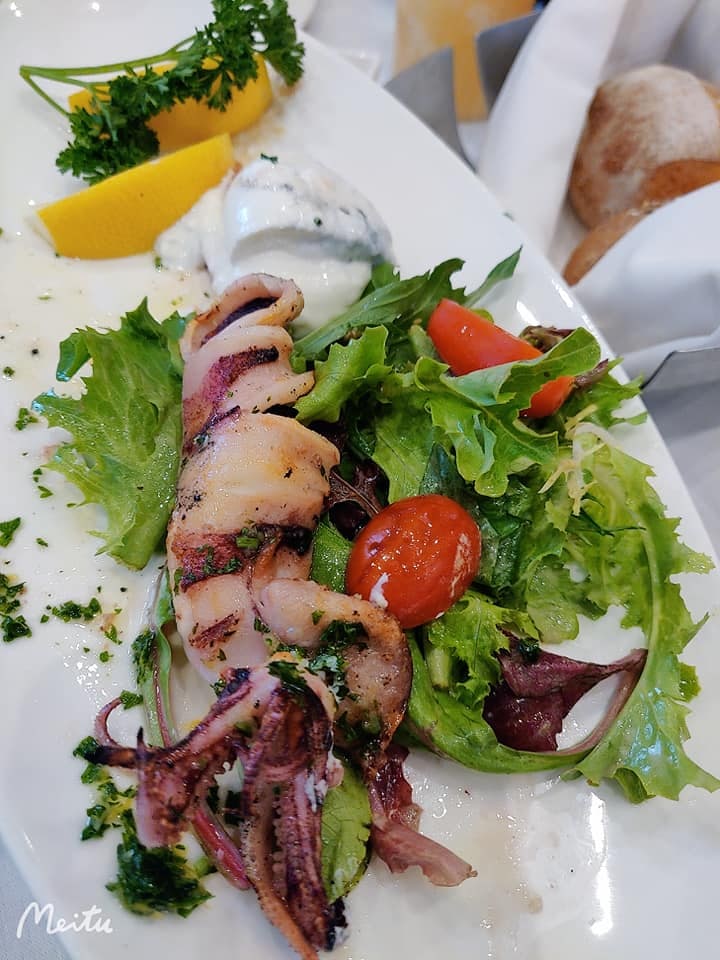 anna37849261's tweet image. Eat and drink enough to lose weight.吃飽喝足了再減肥.😀