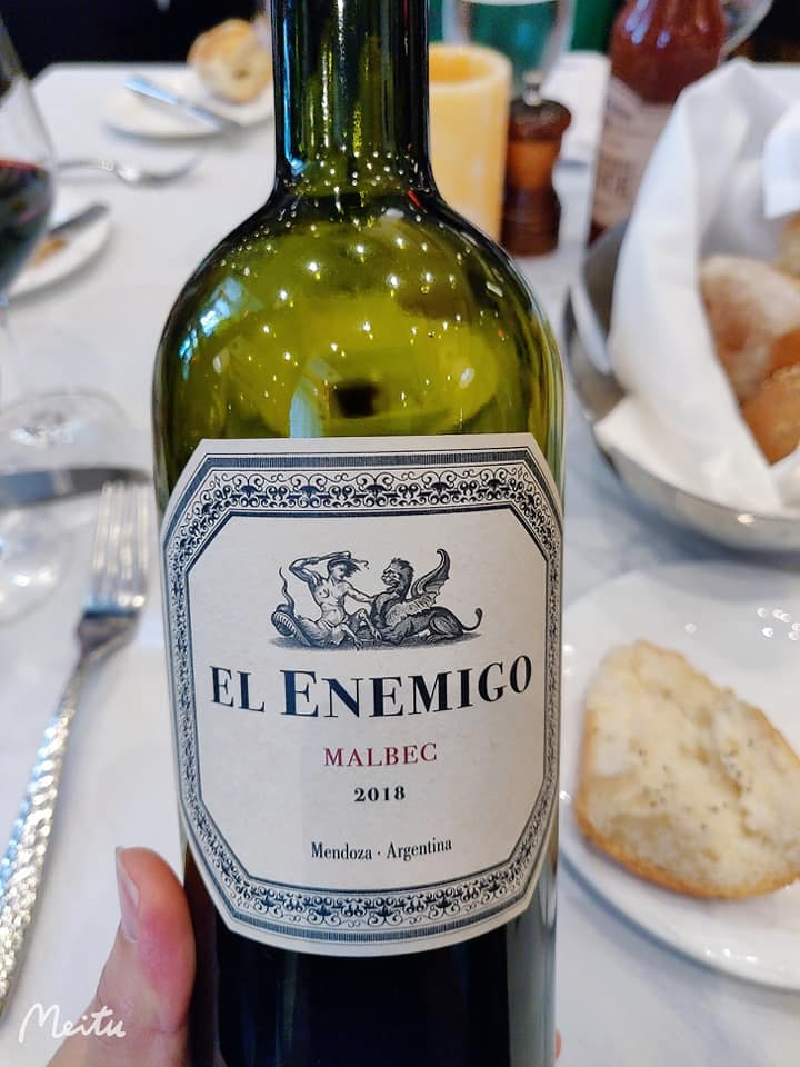 anna37849261's tweet image. Eat and drink enough to lose weight.吃飽喝足了再減肥.😀