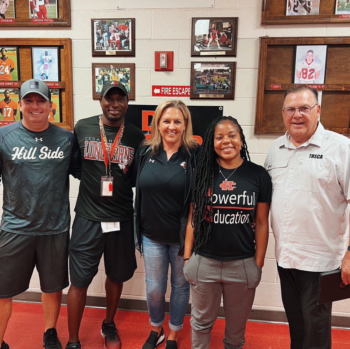 The THSCEF is grateful to be in partnership w/ Fin Ewing & the 'Iron Sharpens Iron' project. Mr. Ewing’s goal is to provide a weight room annually to a school for all programs to use.👏 Congrats to Cedar Hill HS for being chosen as the first recipient! bit.ly/3R9rfGs