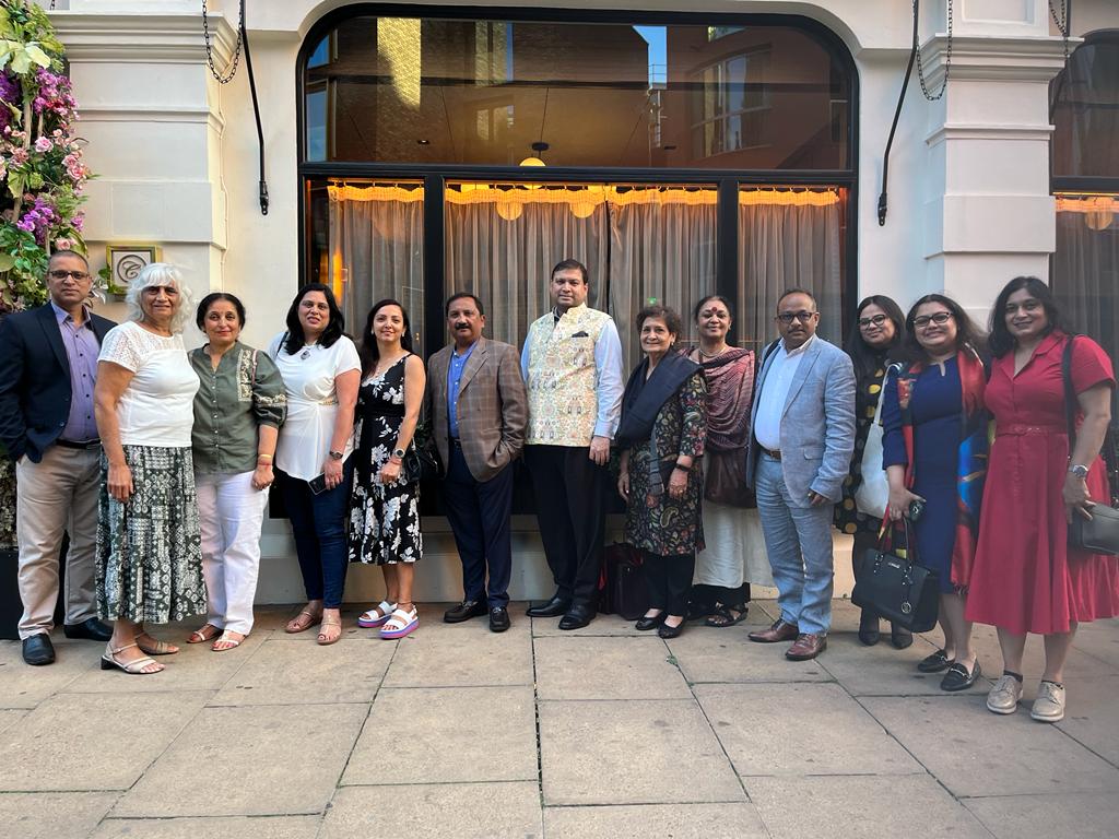 Productive meeting with our associates of @Kalam_Overseas in #London from team #Vatayan and #UKHindiSamiti. We look forward to hosting live in-person #Kalam events once again at @TheQuilon in November. @sundeepbhutoria #ApniBhashaApneLog #HindiLiterature