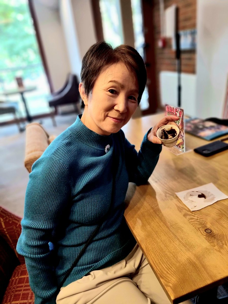 Aida_S_Haughton's tweet photo. #Bosnian #coffee is a particular experience for body & soul, including #readingthefuture & washing up 😉😁 Glad our Japanese guests enjoyed it so much! @stashadukic #vidimtiput #youaregoingonajourney @SusanEMoffat @NVBorderlines @Visit_Bosnia 🇬🇧🇯🇵🇧🇦☕️ https://t.co/IbE8l32GLo