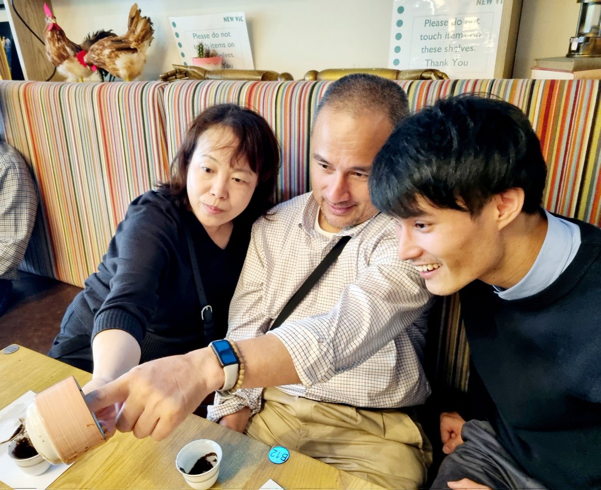 Aida_S_Haughton's tweet photo. #Bosnian #coffee is a particular experience for body & soul, including #readingthefuture & washing up 😉😁 Glad our Japanese guests enjoyed it so much! @stashadukic #vidimtiput #youaregoingonajourney @SusanEMoffat @NVBorderlines @Visit_Bosnia 🇬🇧🇯🇵🇧🇦☕️ https://t.co/IbE8l32GLo
