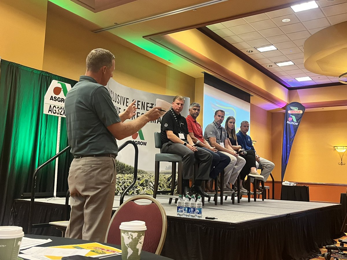 Great Q&amp;A panel at <a href="/DKAS_Nebraska/">DEKALB Asgrow Nebraska</a> dealer meeting today! This next decade is going to be FUN! #WinningHasRoots 🌽