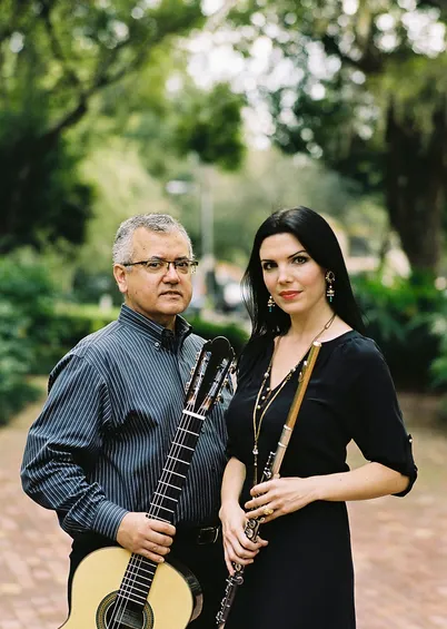 alterity_co's tweet photo. Next month's featured soloists, Eladio Scharrón and Carrie Wiesinger have performed together for over 10 years and commissioned the amazing Double Concerto by Alberto Rodriguez Ortiz. 

You can listen to another piece by Rodriguez Ortiz,  Heroés, on their album of the same name. https://t.co/gPByB18XU5