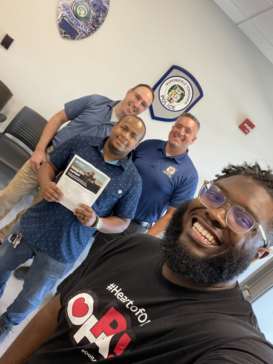 Haraan_S's tweet photo. When life hands you lemons, make lemonade. A postponed event gave way to to an opportunity to feed and show love to our local first responders. EVERY station we visited was welcoming enough to invite us in to educate their teams on #firstnet ! #lifeatatt #4for4 @keroninc https://t.co/cItnCs1bHj