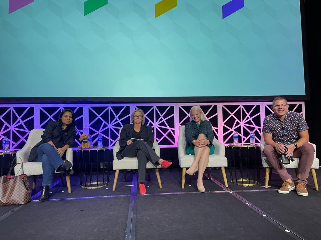 Joan Susie tweet media