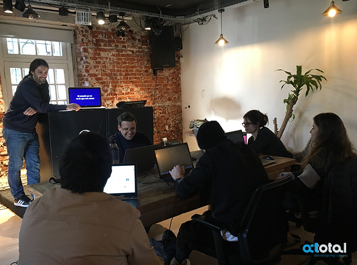 actotal_tech's tweet photo. #ACTersTalks | Last Friday we had a great day at the office!
Eduardo shared with us a presentation about Agile methodologies for process improvement and keep growing as a team. 🚀💪
 
#ACTers #developingIdeas #developers #office #hybridworking #uruguay #webdevelopment https://t.co/GgCcnBsPal