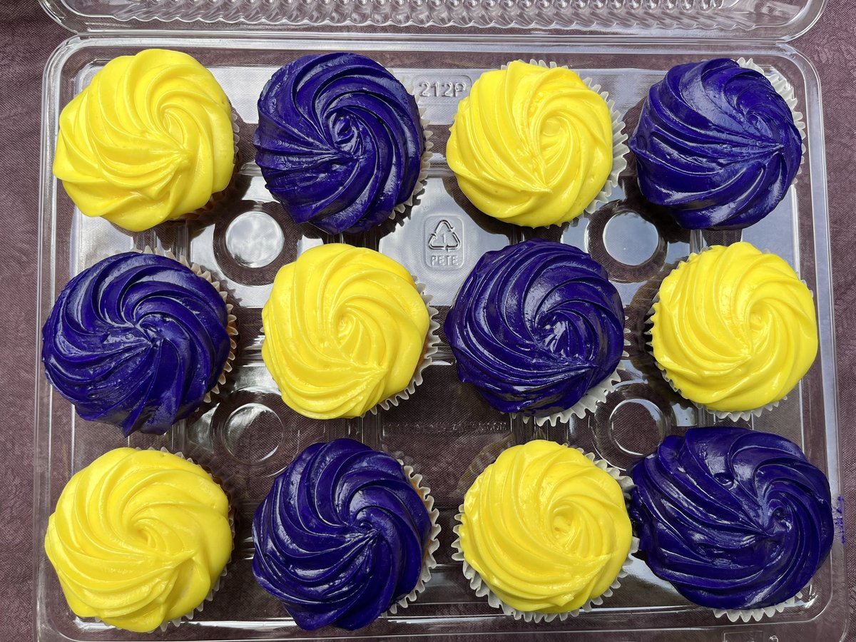 ecuanth's tweet photo. Welcome back students! Starting the year right with treats and a cut-throat game of #Anthropology Jeopardy in the Flanagan courtyard. https://t.co/kdWrN6NRDZ