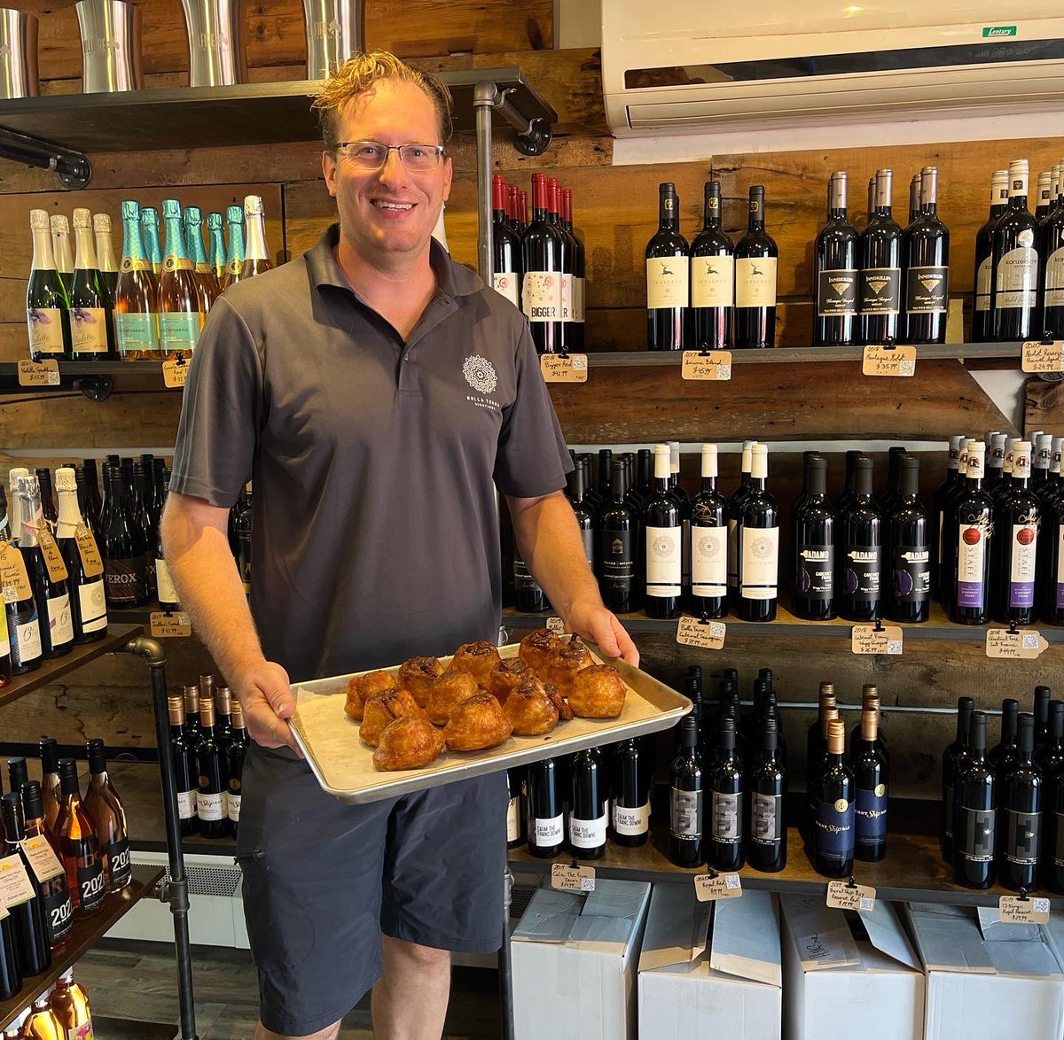 DianaHuson's tweet photo. Shout out to a #PelhamLocal business! The Hillfire Kitchen & Bottle Shop is a great spot to grab a bite to eat, pick up fresh baked goodies in addition to having a bottle shop with over 90 wines, ciders, spirits and more! #buttertarts #PelhamYum #shoplocal #shoppelham https://t.co/oO0NU6WFlU