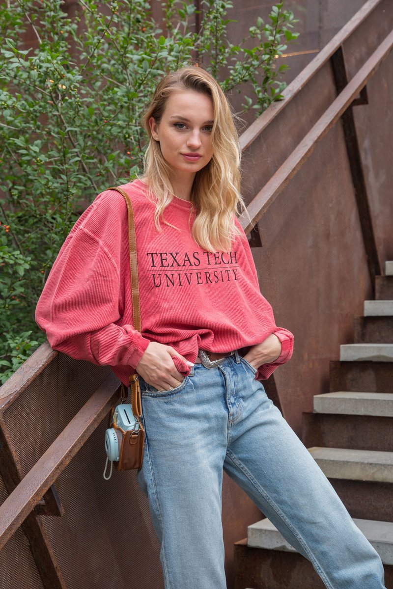 Rally_House's tweet photo. Looking for a new back-to-school crew? ✨ // Visit your local Rally House for the best selection of college styles!

#RallyHouse #YourCityYourHouse #LocalStuff #BackToSchool https://t.co/m9u08sBl3a