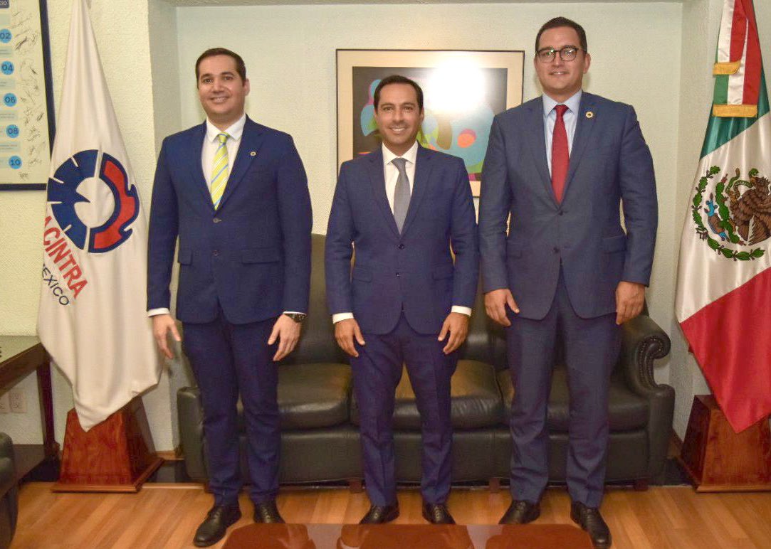 JACentenoR's tweet photo. Muchas gracias Gobernador @MauVila por acompañarnos en nuestro Consejo Directivo Nacional y platicarnos de las ventajas de invertir en #Yucatán. 

¡Nos vemos pronto en #Mérida para celebrar nuestra #CNDSyR2022 con toda la #FamiliaCANACINTRA! 

#VisiónDeFuturo https://t.co/m6neK11RqA