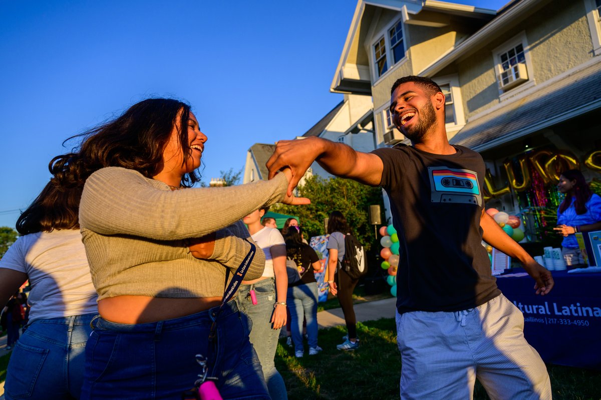 UofIllinois's tweet photo. La Casa Cultural Latina provides resources that lead to the empowerment of Latina/o students at #ILLINOIS.

During welcome week, La Casa brought students together for a Paleta Social with food, games and socializing.

Connect with La Casa. ▶ https://t.co/Scp1hSpjC6 https://t.co/bnFcgSk4a1