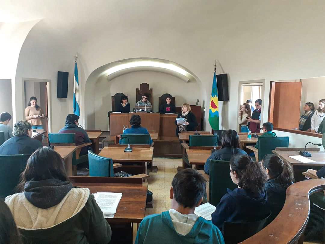 RedesIjmeFray's tweet photo. #IJME Parlamento Juvenil del Mercosur

En el día de hoy se desarrolló la etapa Distrital del PJM y el IJME estuvo muy bien representado. 
¡Felicitaciones, docentes y alumnos! 👏👏👏✅ https://t.co/kCD3Ansyrz
