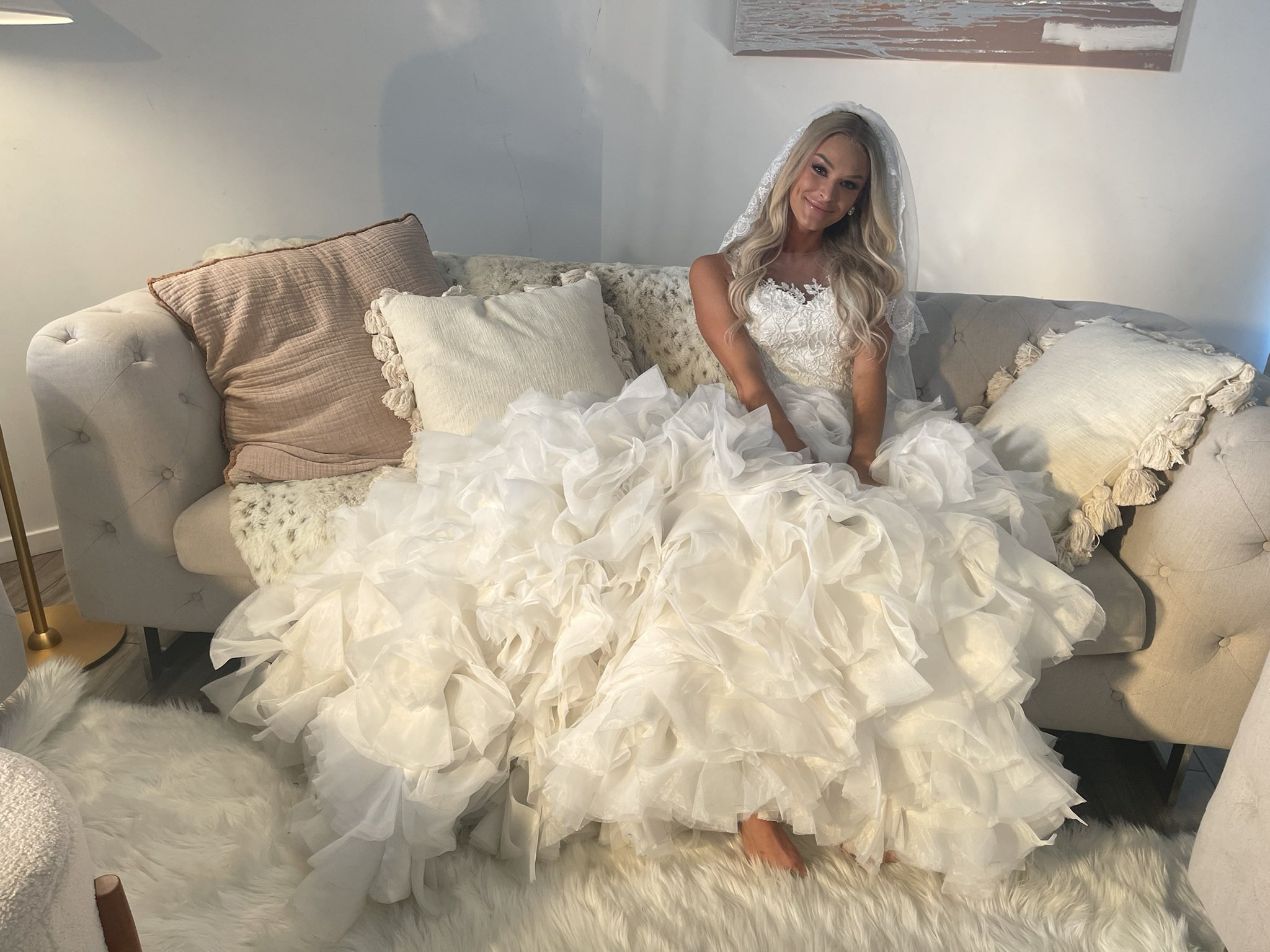 TW Pornstars - 2 pic. EMMA HIX👑. Twitter. Yesterday on set 🥰 not everyday do I get to dress up