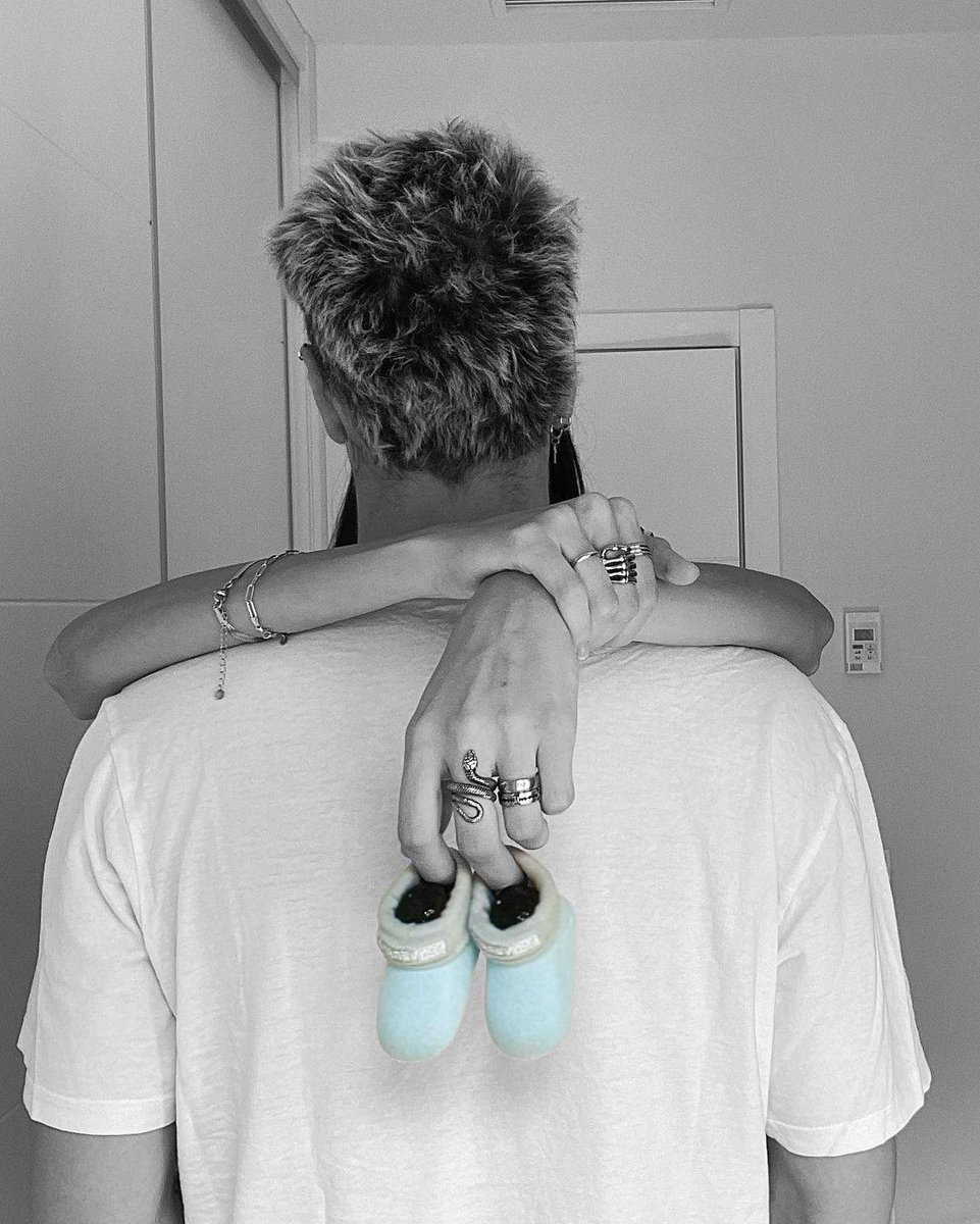 "Baby boy is coming soon🐣 acá te esperamos principito" - Cynthia Arrebola vía Instagram.