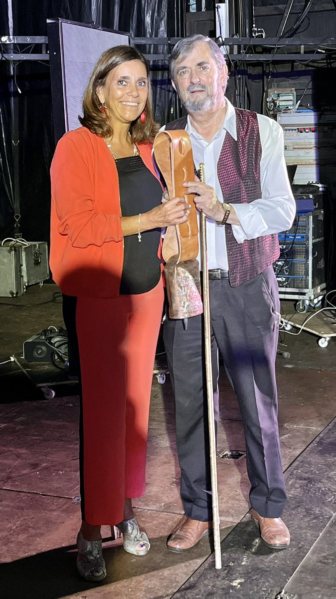 fdezvianaprc's tweet photo. 🔔 Premio ‘Campanu de Oro’ para ”El Malvís de Tanos” en ‘El Conciertucu’ #Lamason
🙏🏼 Gracias Álvaro Fernández Conde por la invitación y a José M. Dosal por regalarnos su libro ‘Las Cuevas del Camino’
👌 Un placer la compañía de Emilio y los nuestros
#JuntosPodemos https://t.co/tT8nQQ9Iud
