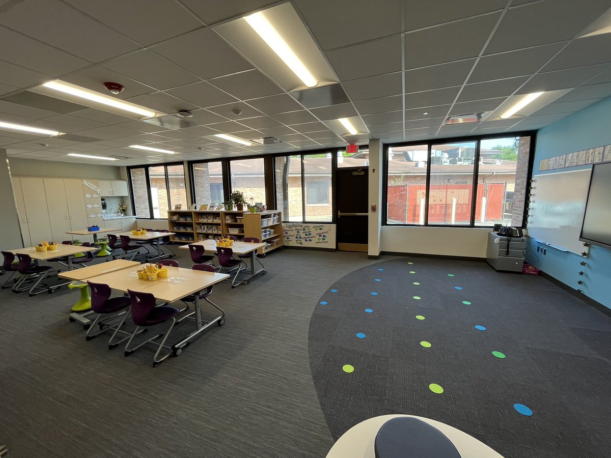 Room 111 is ready for a great year! ✏️📓#WeAreD34 #LyonLearners