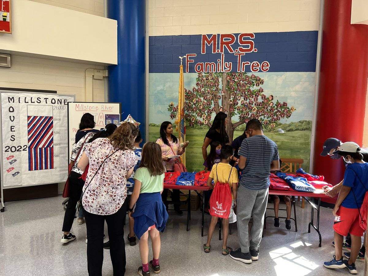 We were so excited to welcome/welcome back our families today and showcase our wonderful school. We can’t wait to see all of our Eagles on September 6th!