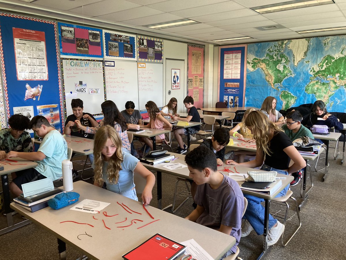 GreggDegen's tweet photo. We had a great first day of school @CenturyWildcats. These Wildcats rocked the Twizzler Tie-Up challenge! @GreggDegen https://t.co/Qb2BbZvmbT