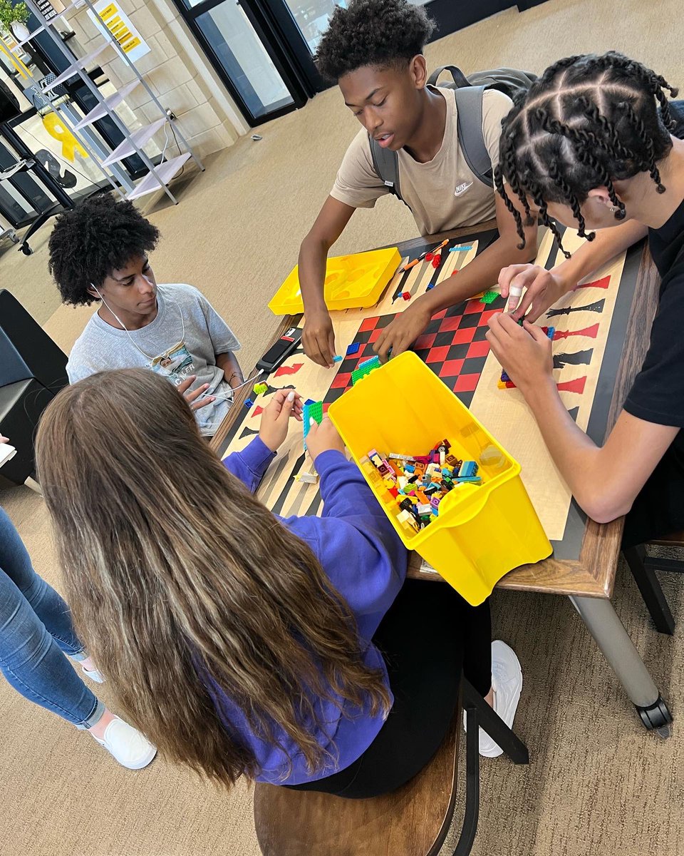 warrior4library's tweet photo. Some English 2 classes spent some  time building community after their library lesson today. 

#buildculture #madetoshine #highschoollibrary #librarylife #fisdlibraries https://t.co/kb510yDZ1O