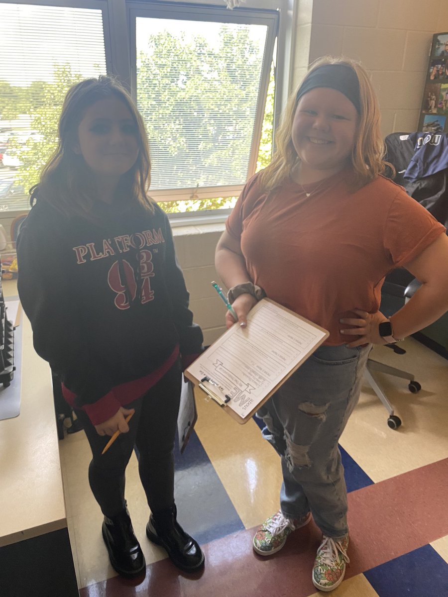 MrsBargerELA's tweet photo. It’s all about building that classroom community!Students practiced “Stand Up. Hand Up. Pair Up.” going around the classroom asking classmates questions such as “who is an only child” or “who has a birthday in April”! 
#HornetPride #ThriveInTheHive #EmbraceTheChaseDoTheWork https://t.co/CIv2O7V1RS