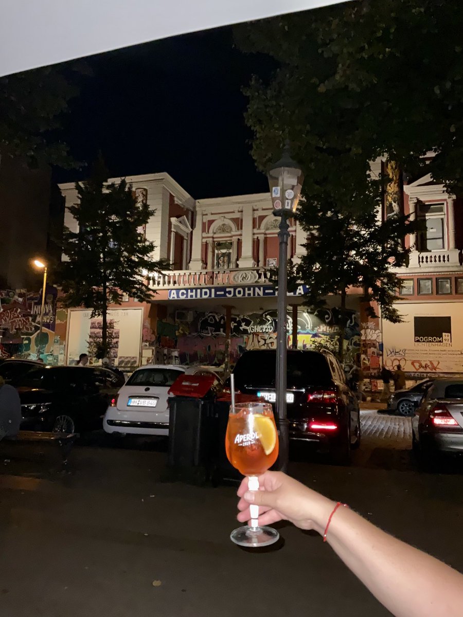 neubauer_maria's tweet photo. Aperol und Rote Flora #Schlummertrunk https://t.co/pwT0owvPkf