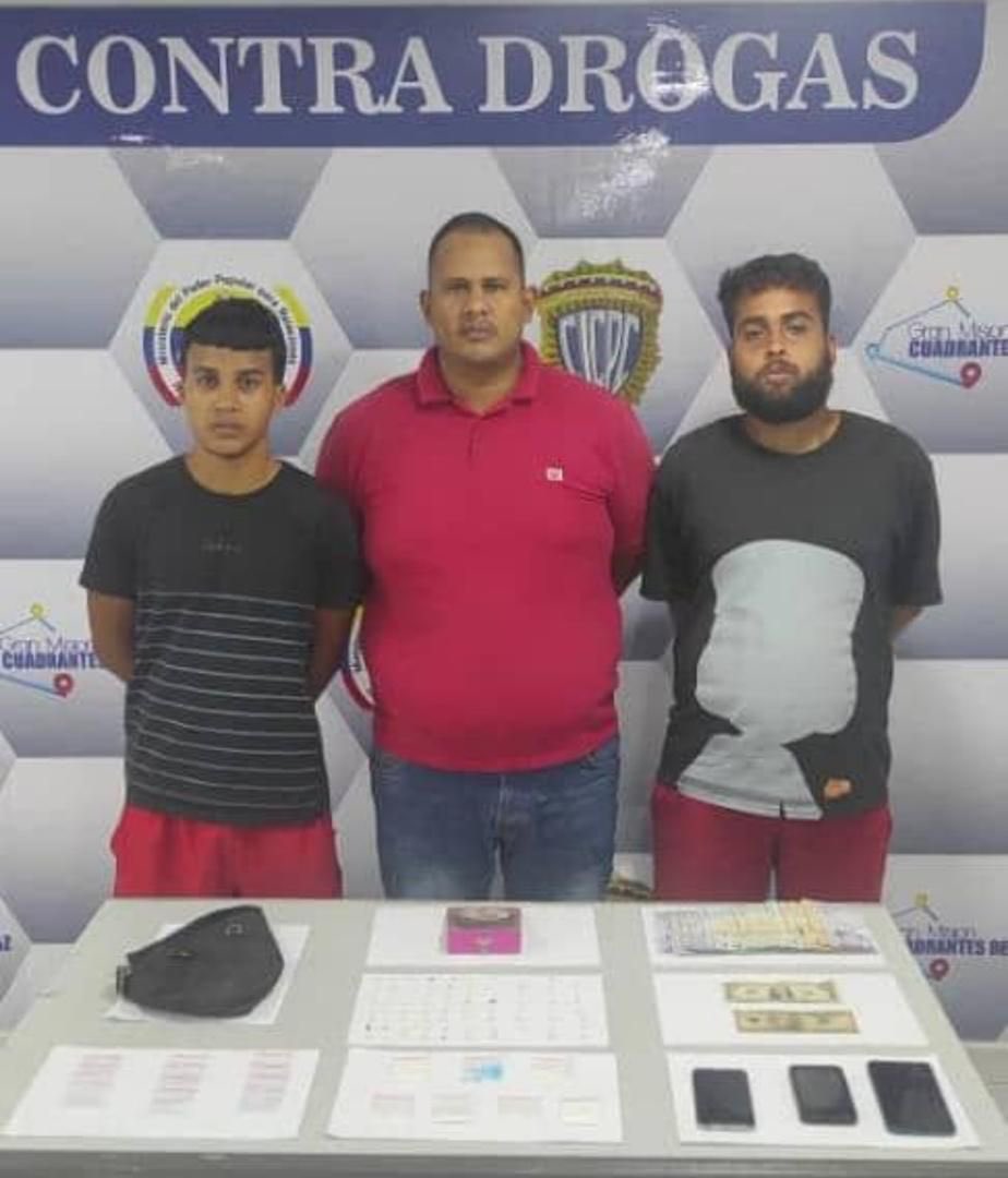 La Policía Científica detuvo a tres microtraficantes de drogas en Cotiza. 
instagram.com/p/ChqCUugPHH5/…
#PoderInnovar #Cicpc