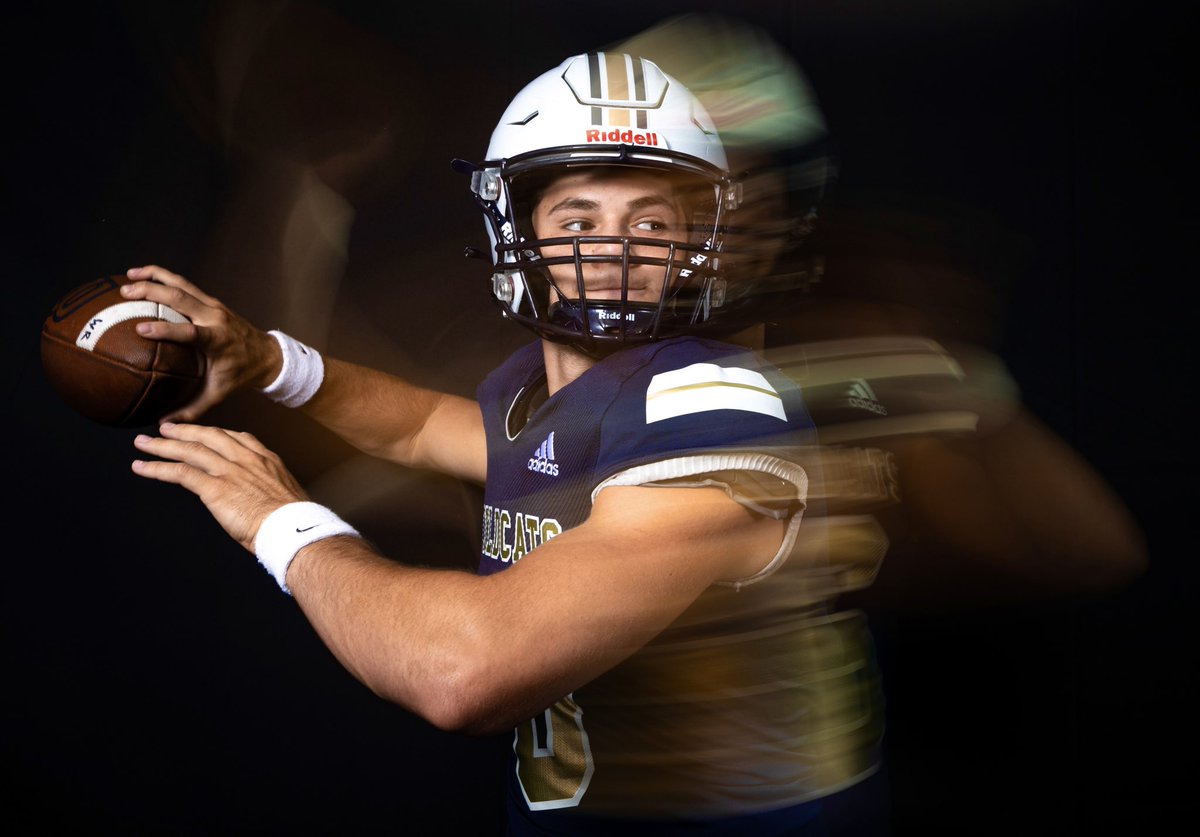 chris_t_torres's tweet photo. Portraits I shot for the @SCVSignal High School Football Preview magazine!

It was a pleasure to shoot with #SCV HS football standout talents such as #Saugus’ Jake Viger, #WestRanch’s Ryan Staub and #Valencia’s Reid Farrell. 

#photojournalism https://t.co/zsIB6urAAU