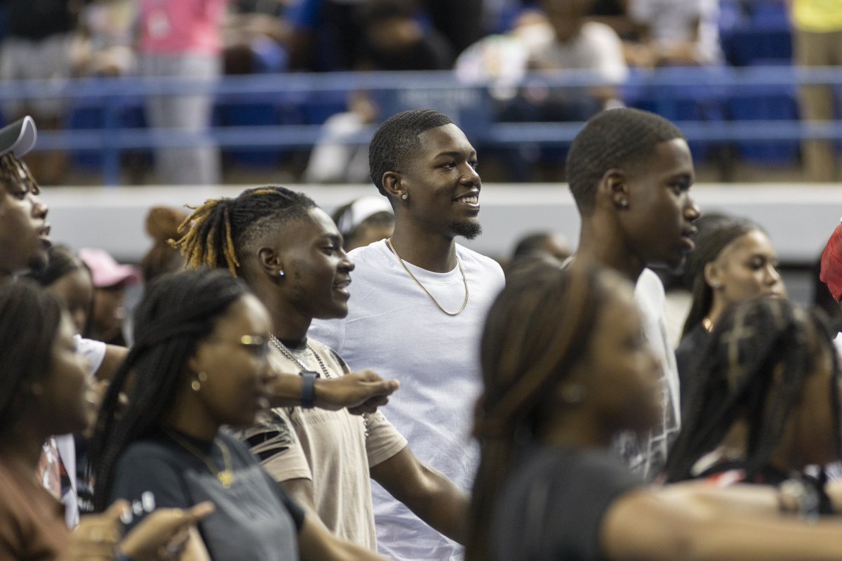 TSUedu's tweet image. TSU alumni Clint Gray III and Emmanuel “E.J.” Reed drop some knowledge to the freshmen class with their story of hope and success. As two of the three co-owners of Slim &amp;amp; Husky’s, they spoke about how a dream turned into a multimillion deal. Read more here bit.ly/3PNzU09
