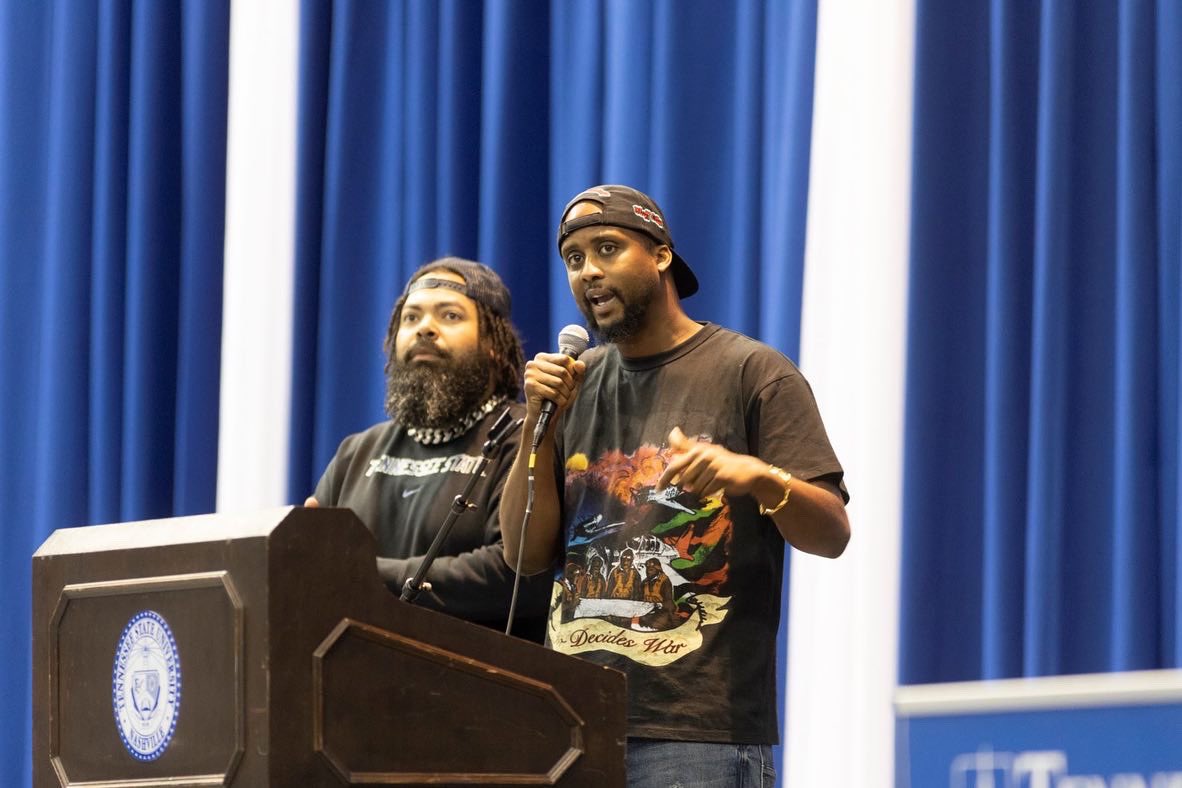 TSUedu's tweet image. TSU alumni Clint Gray III and Emmanuel “E.J.” Reed drop some knowledge to the freshmen class with their story of hope and success. As two of the three co-owners of Slim &amp;amp; Husky’s, they spoke about how a dream turned into a multimillion deal. Read more here bit.ly/3PNzU09