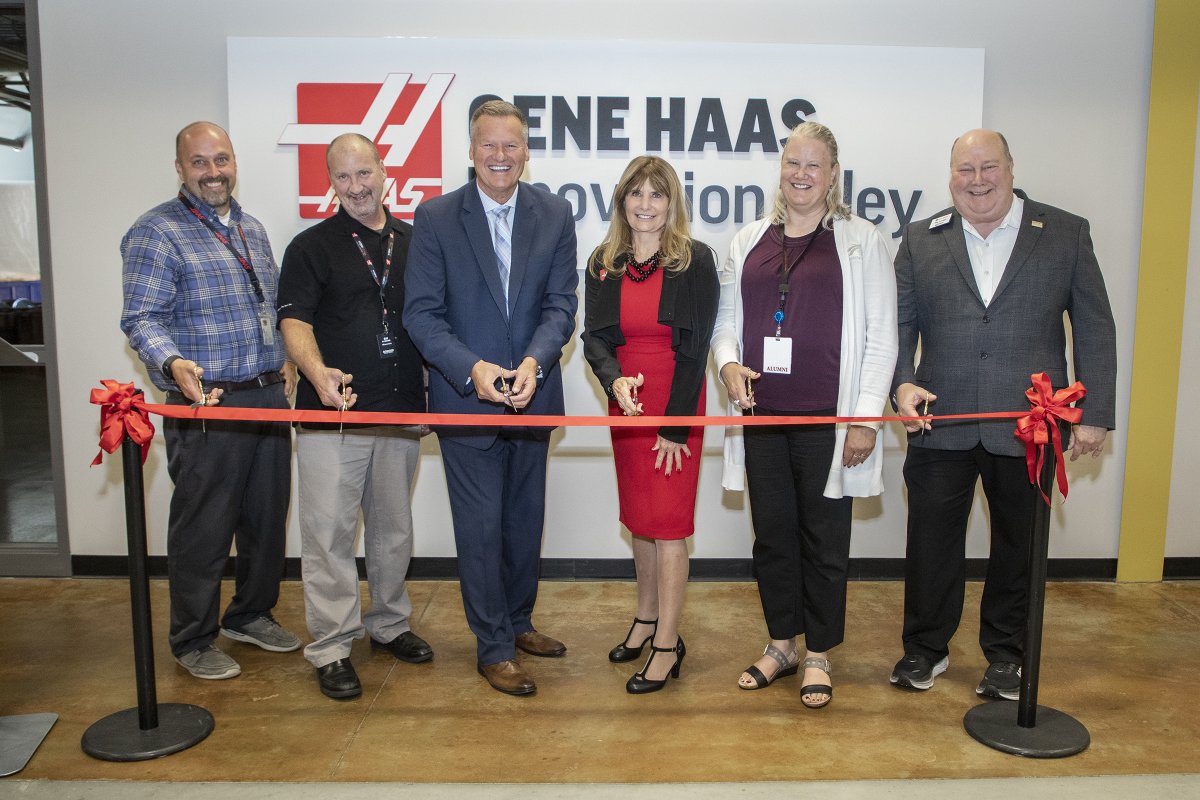 gatewaytech's tweet photo. We're honored that the Gene Haas Foundation donated $540,000 to Gateway today to help adult students return to college &amp; help CNC students complete their degree. We're also celebrating the new Gene Haas Innovation Alley at our SC Johnson iMET Center! More:
https://t.co/8PdBip4W5H https://t.co/ic3Kq29UUM