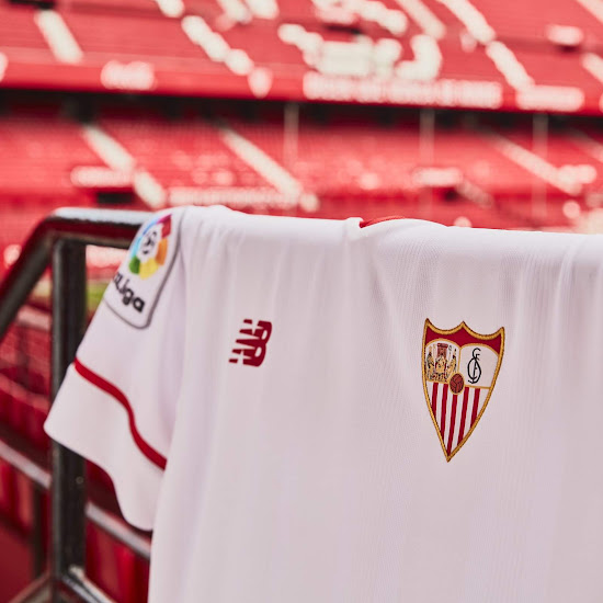 lnstantFoot's tweet photo. 🚨 Comme l'Atletico, l'AC Milan, le FC Séville et Benfica ont signé un partenariat avec l'application Momento Market !

Lors de certains matchs, les joueurs n'auront pas le droit de donner leurs maillots aux fans.

Les supporters devront enchérir via l'app pour les obtenir... 🤮 https://t.co/nt2d4HWsQ5