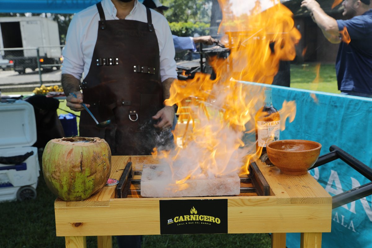 DiariodeCA's tweet photo. @mmaczDCA Estará disponible por tiempo limitado y los restaurantes participantes serán: El Rincón del Steak, Palermo, El Portal del Ángel, Carne en Vara, Los Ranchos y El Carnicero.
#GrillMasters #RonBotran
✍🏻 Katheryn Ibarra
📷 @mmaczDCA https://t.co/6GIfVHcON7