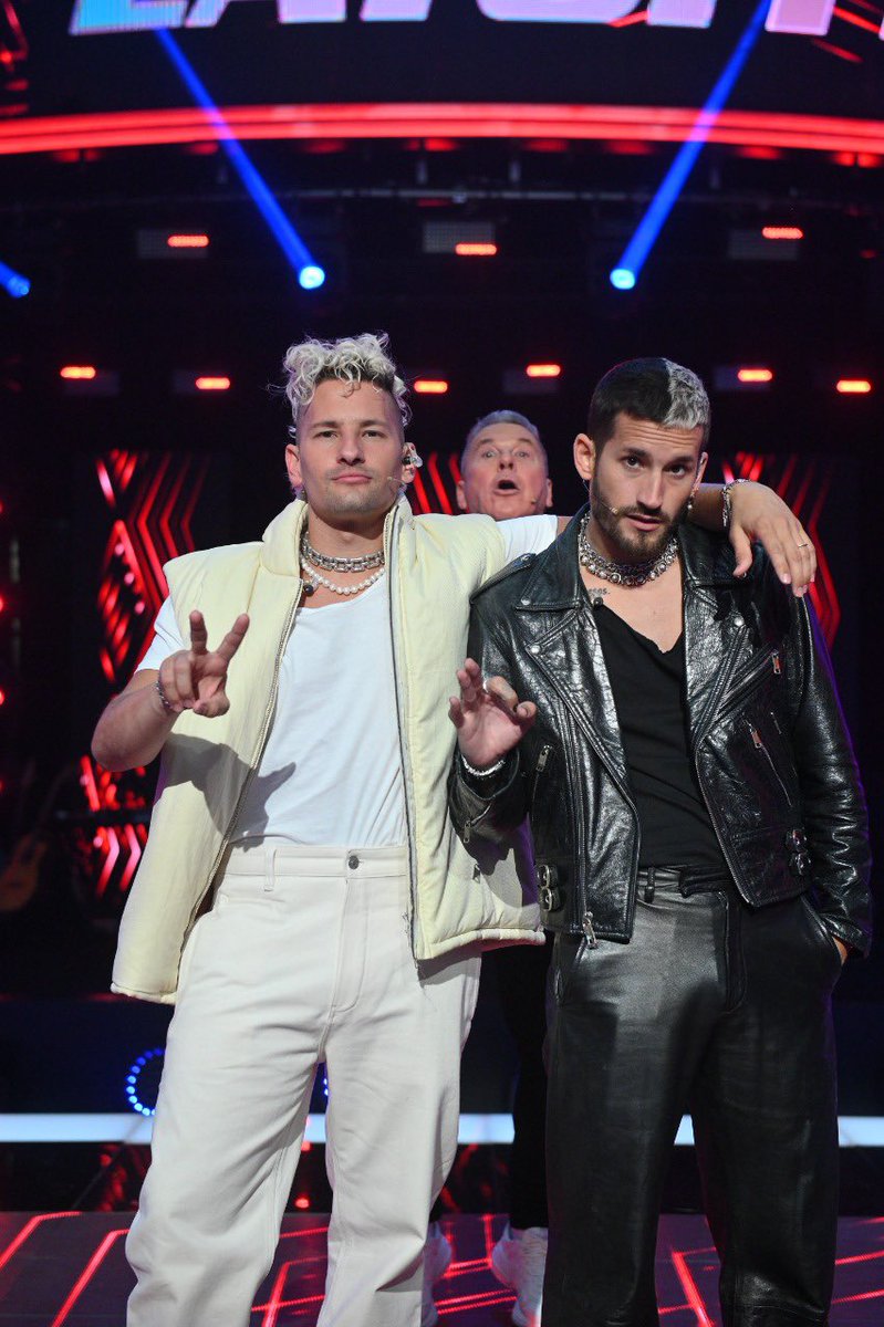 montanertwiter's tweet photo. Ojito che ,que ya estamos casi listos para el #TeamMauyRicky en los #Playoffs de @LaVozArgentina 
Mientras un #Sanguchito de #QuesoYDulce 
@sole_pastorutti @lalioficial @marley_ok @MauYRicky @telefe @darioturo @DONuniez @GuiPendino https://t.co/WMv8Ku6R2x