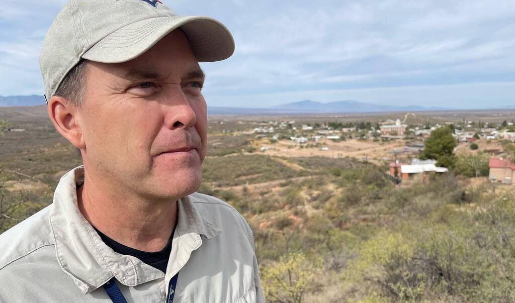 DigiProspector's tweet photo. Enjoying the view over Tombstone with Infinitum Copper CEO Steve Robertson. @geosteve8 @infinitumcopper #geologist #mininglife #digitalprospector https://t.co/RqpPCWNQih https://t.co/aNv4rn7ubq