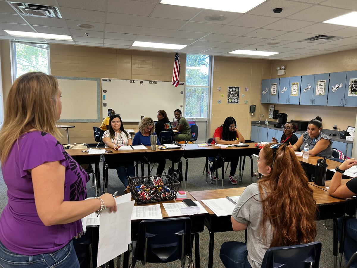 SadlerOCPS's tweet photo. Differentiated Wednesday PD is in full swing at Sadler! ๐โจ @RachelM0tt #sadlerstrong #mustangmagic #differentiatedpd #targetedpd https://t.co/HSrhxftt4o