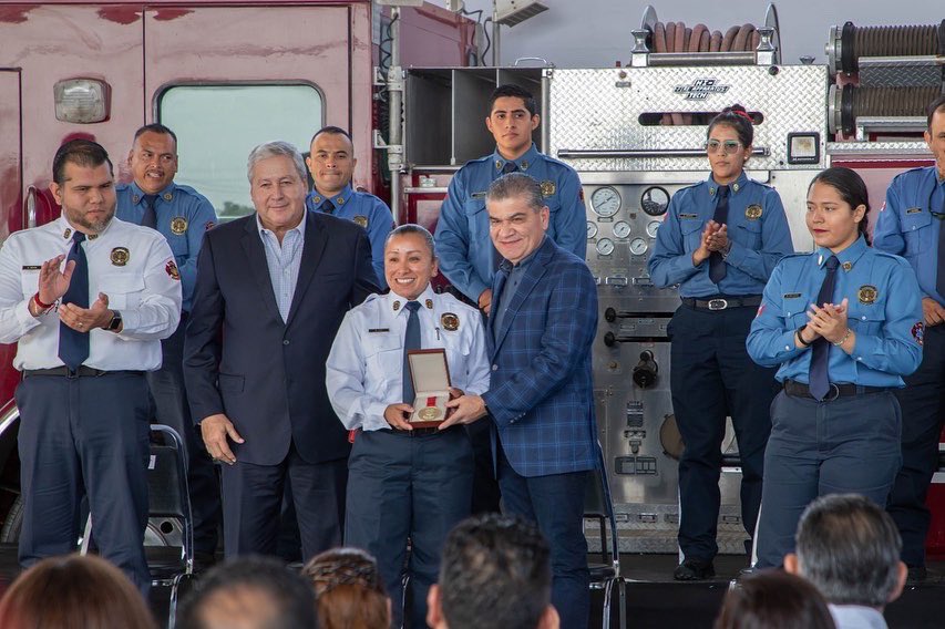 DsocialSaltillo's tweet photo. Con la presencia del gobernador @mrikelme y del alcalde @chema_fraustro se llevó a cabo la entrega de equipamiento y del Galardón Tláloc en la Estación de Bomberos No. 5.
Nuestro reconocimiento al Heroico Cuerpo de Bomberos y muchas felicidades a los galardonados del día de hoy. https://t.co/dlNQxS9J83