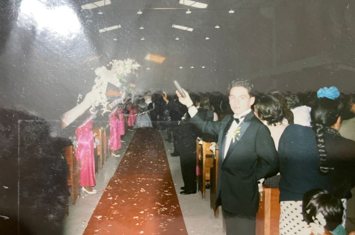 profeivanmoreno's tweet photo. Doy gracias por todos los momentos que he vivido. En esta fotografía era solo un adolescente, si pudiera hablarle a ese chico le diría que pase lo que pase siga adelante. Y tú, si pudieras devolver el tiempo ¿Qué le dirías a tu yo adolescente? https://t.co/ezzN57V2zR