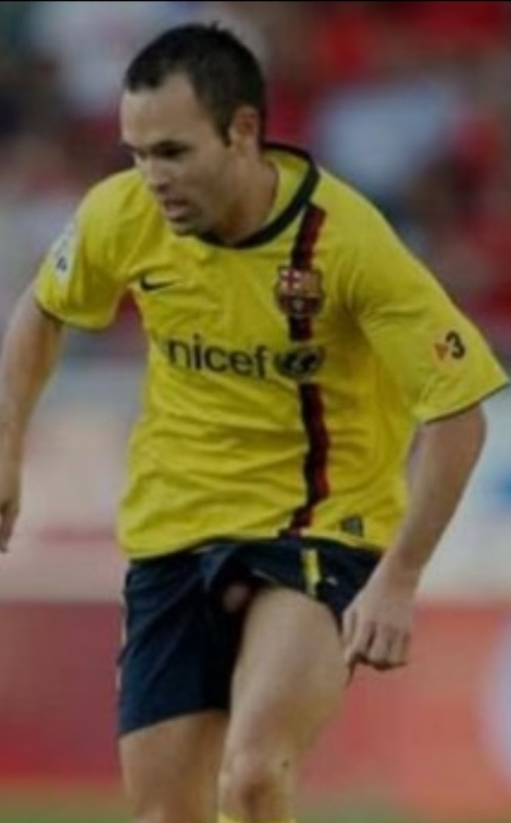 carlosalg12's tweet photo. @AxMarto @FCBarcelona_es Imitando a su ídolo #respetec https://t.co/KShGuqDS1G