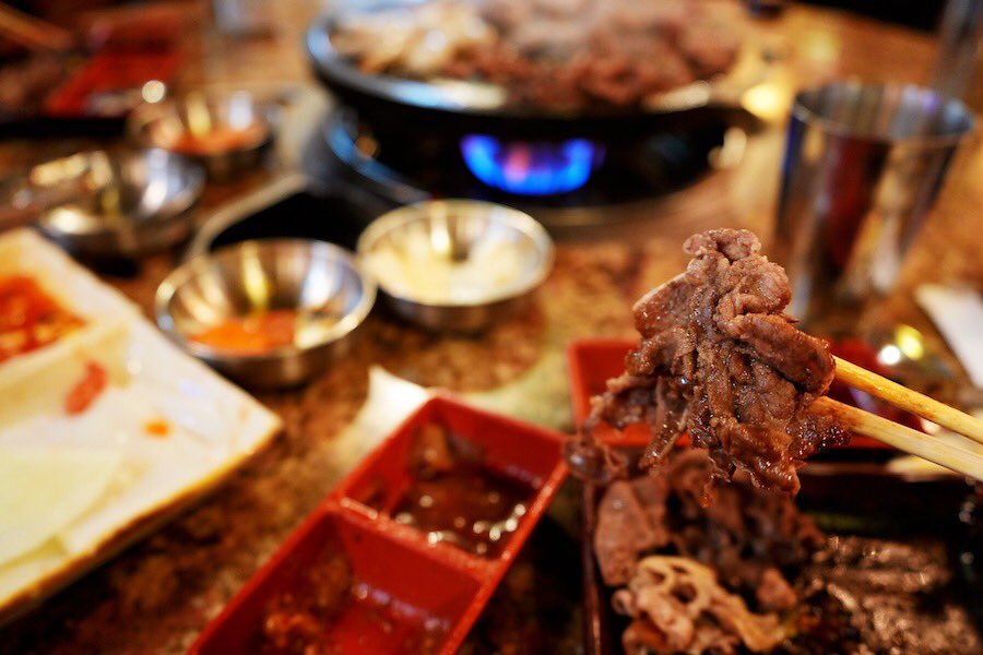 GourmetCarte's tweet photo. If you like beef, you should get a USDA Prime Beef Brisket, which is cut into thin fat beef slices and is not seasoned. You can dip into the sauce after it is cooked. #lafood #losangeles #FoodieBeauty #food #cafood #BBQ #koreanfood https://t.co/q9F53OFgqM