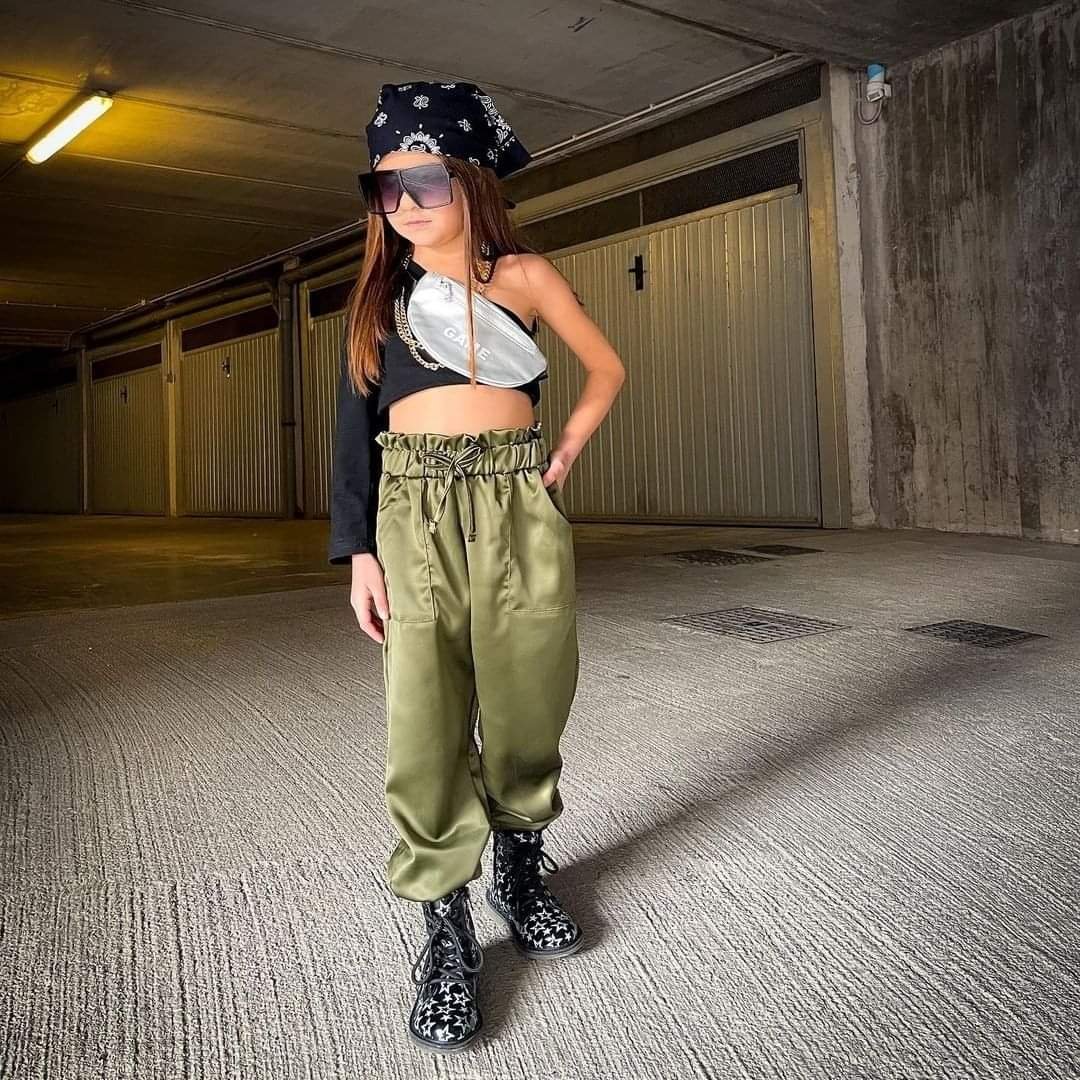 MomoriiOfficial's tweet photo. ✨Beauty comes when fashion succeeds.💖✨

📷@iamselena16

✨Search:https://t.co/GJ4MmIoIIh
✨Search:ONE SHOULDER TOP AND PANTS SET

#miniinfluencer #minimodels #igkids #kidsmodel #kidsfashion #kidswear #trending ##instafashion #instakidsworld ##kidsstyle https://t.co/4Eg59xKOcJ