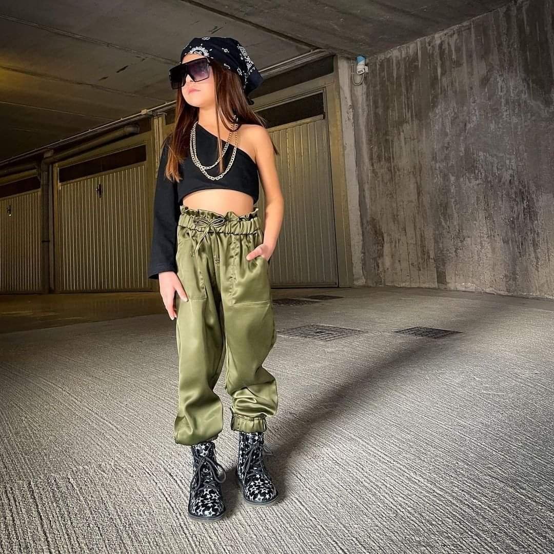 MomoriiOfficial's tweet photo. ✨Beauty comes when fashion succeeds.💖✨

📷@iamselena16

✨Search:https://t.co/GJ4MmIoIIh
✨Search:ONE SHOULDER TOP AND PANTS SET

#miniinfluencer #minimodels #igkids #kidsmodel #kidsfashion #kidswear #trending ##instafashion #instakidsworld ##kidsstyle https://t.co/4Eg59xKOcJ
