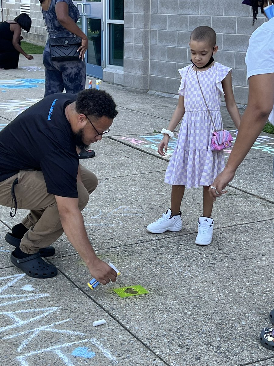 SchifferB's tweet photo. Chalking in our 6th graders!  Can’t wait to see their faces tomorrow when they are greeted by personal messages from their families!!! @BaltCoPS  @FMS_BCPS @JameeEspinoza @FMSDragonsPTA https://t.co/IlPblYLE4r