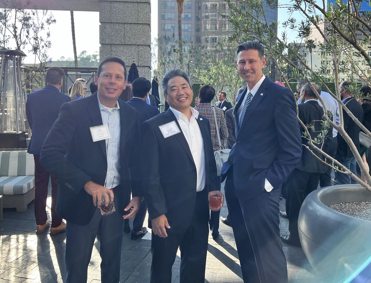 ACECLosAngeles's tweet photo. Great evening supporting @SenAlexPadilla and the ACEC PAC. #acecla #padilla #ACECPAC https://t.co/QNJyWv6u2e