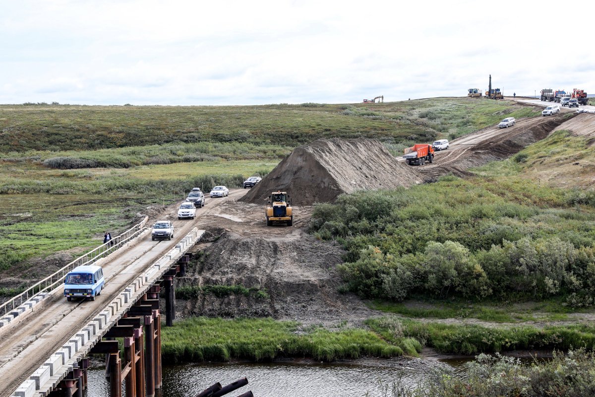 ПО АЛЬТЕРНАТИВНОМУ МАРШРУТУ СТРОЯЩЕЙСЯ ДОРОГИ НАРЬЯН-МАР – УСИНСК НАЧАЛСЯ ОРГАНИЗОВАННЫЙ ПРОПУСК АВТОМОБИЛЕЙ
В 5:30 у КПП-1 (97й километр дороги Нарьян-Мар – Усинск, отсчёт от Нарьян-Мара) будет формироваться колонна автомобилей. В 6:00 — выезд колонны в посёлок Харьягинский
#НАО