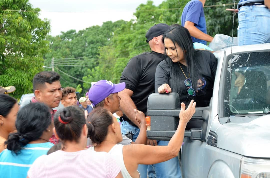 sulmeavila's tweet photo. #TrabajandoMásQueHablando por nuestra Parroquia Parapara,  Hoy llevamos colchones a más de 40 familias afectadas gracias al Diputado de la Asamblea Nacional @OrtaGobernador 

#ApoyemosAParapara
#Guárico
#Roscio https://t.co/4ME77xjjAv