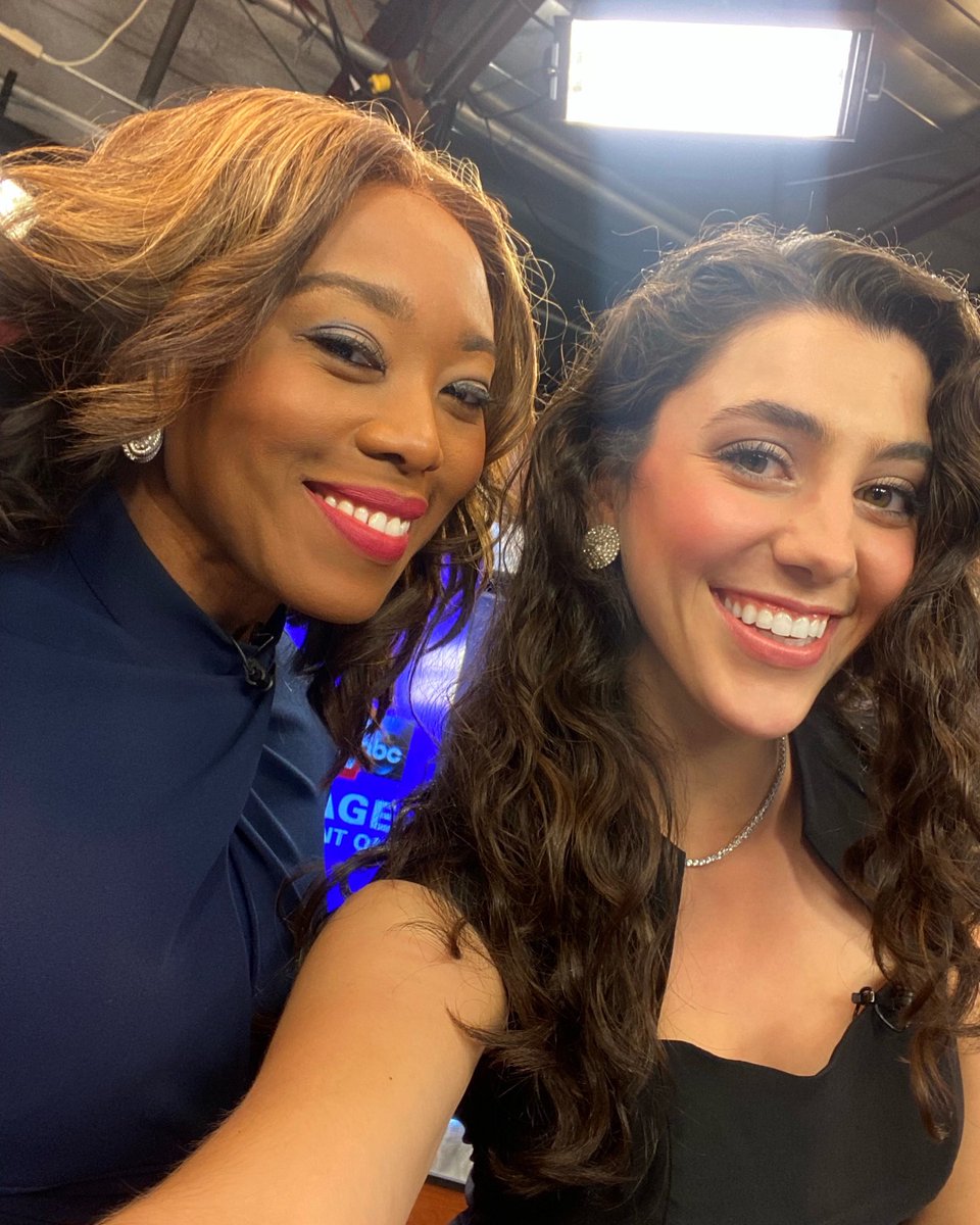 AnelloWx's tweet photo. One thing about my girl @NakellWill and I? We’re gonna match at least 3 times a week!! Today it’s with earrings 💎, usually it’s accidentally with dress color 👗!
I guess my goal of emulating the best is starting to materialize ☺️! #AlwaysMatching #WorkFriends #RoleModel #WAAY31 https://t.co/lUQALcYPtd