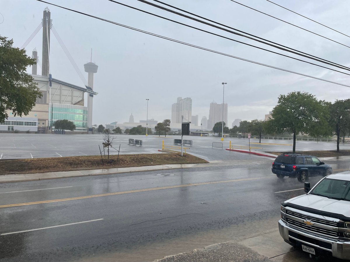 Has the recent batch of wet weather caused a leak in your roof? American Roofing is here to help. 📞Give us a call at 210-224-5463 

#roofingservices #sanantonio #roofingcontractor #LeakRepair #commercialroofing #residentialroofing #residentialroofer #commercialroofingcontractor