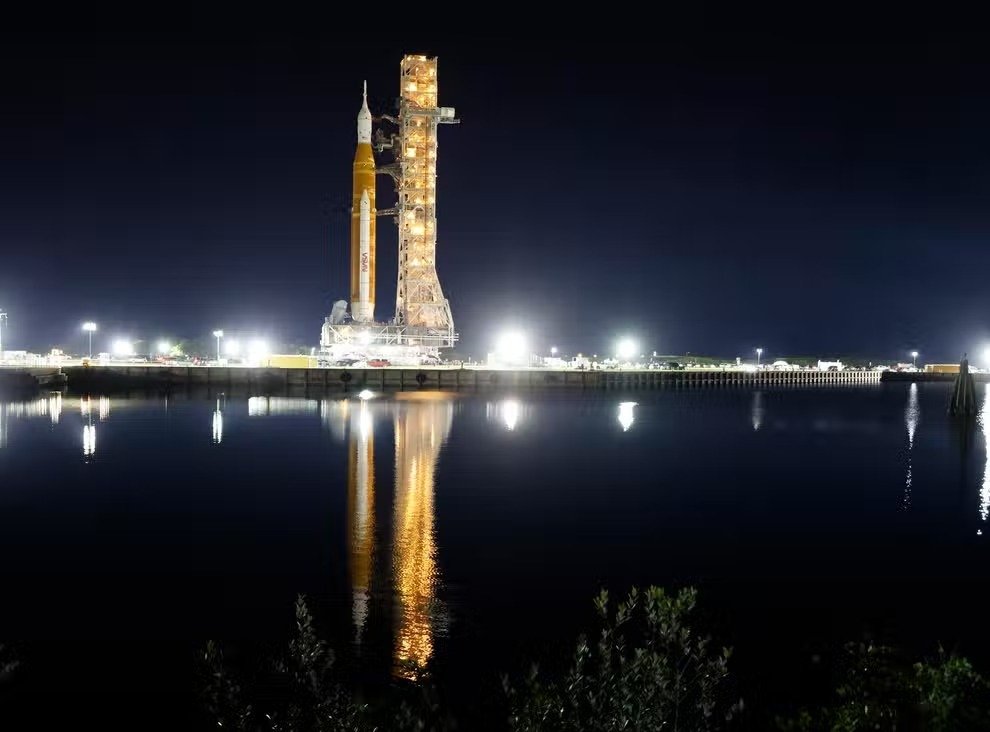 Primera ventana de lanzamiento:

Lunes, 29 de agosto a las 14:33 hora española

¡¡¡ VOLVEMOS A LA LUNA !!!

#Artemis #ReturnToTheMoon