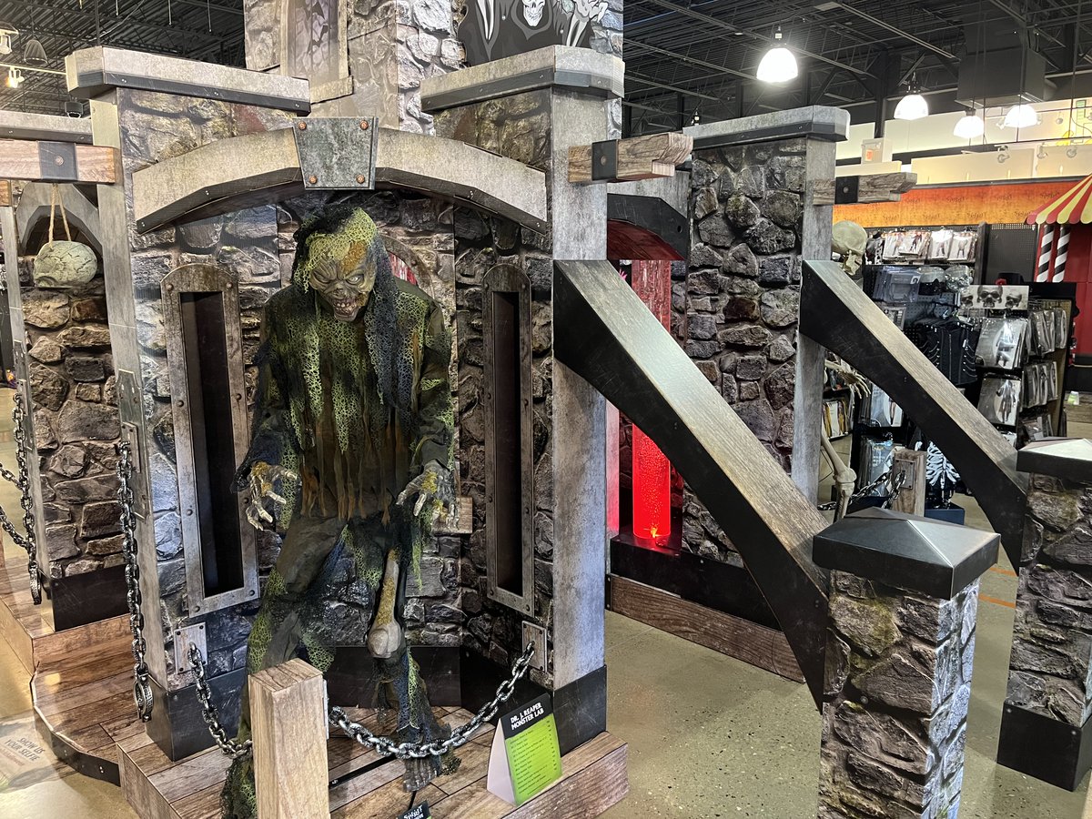 ShopEastTowne's tweet photo. Fright is already in the air at East Towne! 👻 🎃 Spirit Halloween is OPEN with costumes and décor that are nothing short of eerie-sistible!! Check out their spooky selection at their outside entrance next to Dick's Sporting Goods
https://t.co/zReMyXYspN
#Madison https://t.co/sxKMgiGdO5